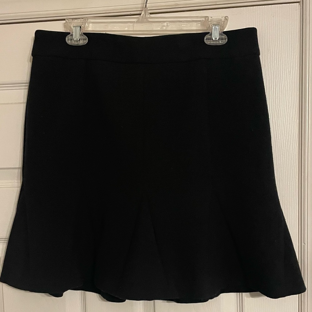 Banana Republic above knee flip skirt, lined with back hidden zipper